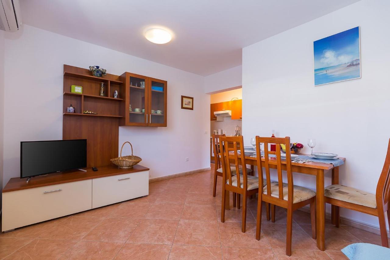 Apartments With A Swimming Pool Novigrad - 7078 Exteriér fotografie